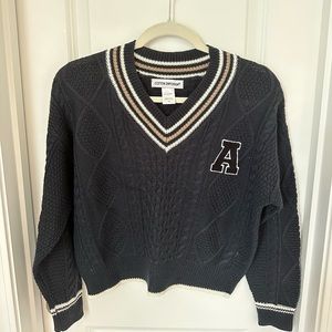 V-Neck Cable Knit Sweater SIZE XS